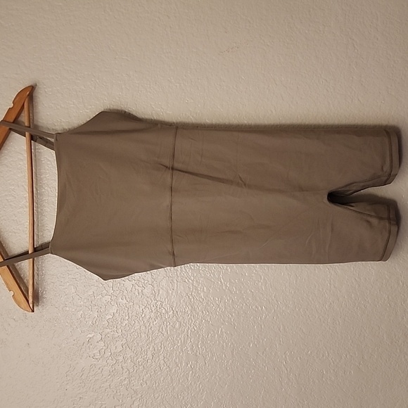 Old Navy PowerLite Lycra ADAPTIV Bodysuit 6-inch inseam - Birch Leaf - Picture 2 of 14